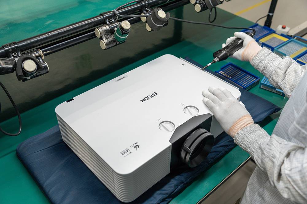 إبسون تعزز التزامها تجاه المناخ بتحقيق إنجاز جديد في مجال الطاقة المتجددة والخدمات اللوجستية الخالية من الكربون