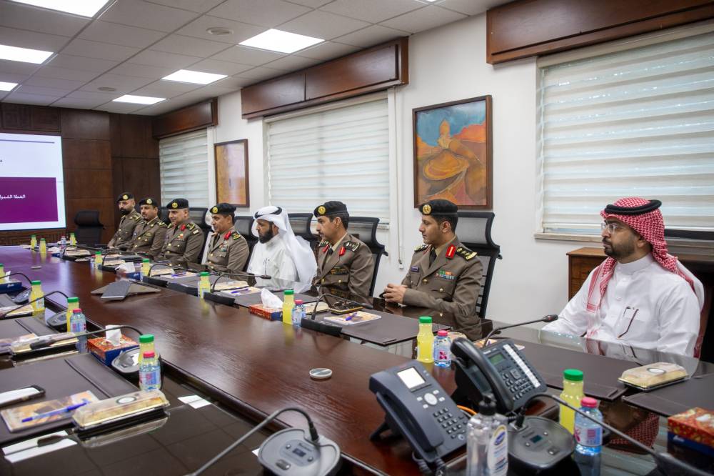 وزير السياحة والآثار يلتقي وفداً من أجهزة الأمن السياحي في السعودية والكويت
