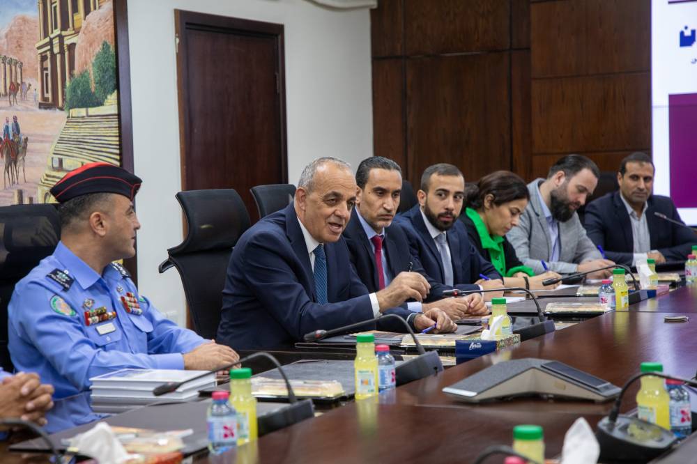 وزير السياحة والآثار يلتقي وفداً من أجهزة الأمن السياحي في السعودية والكويت