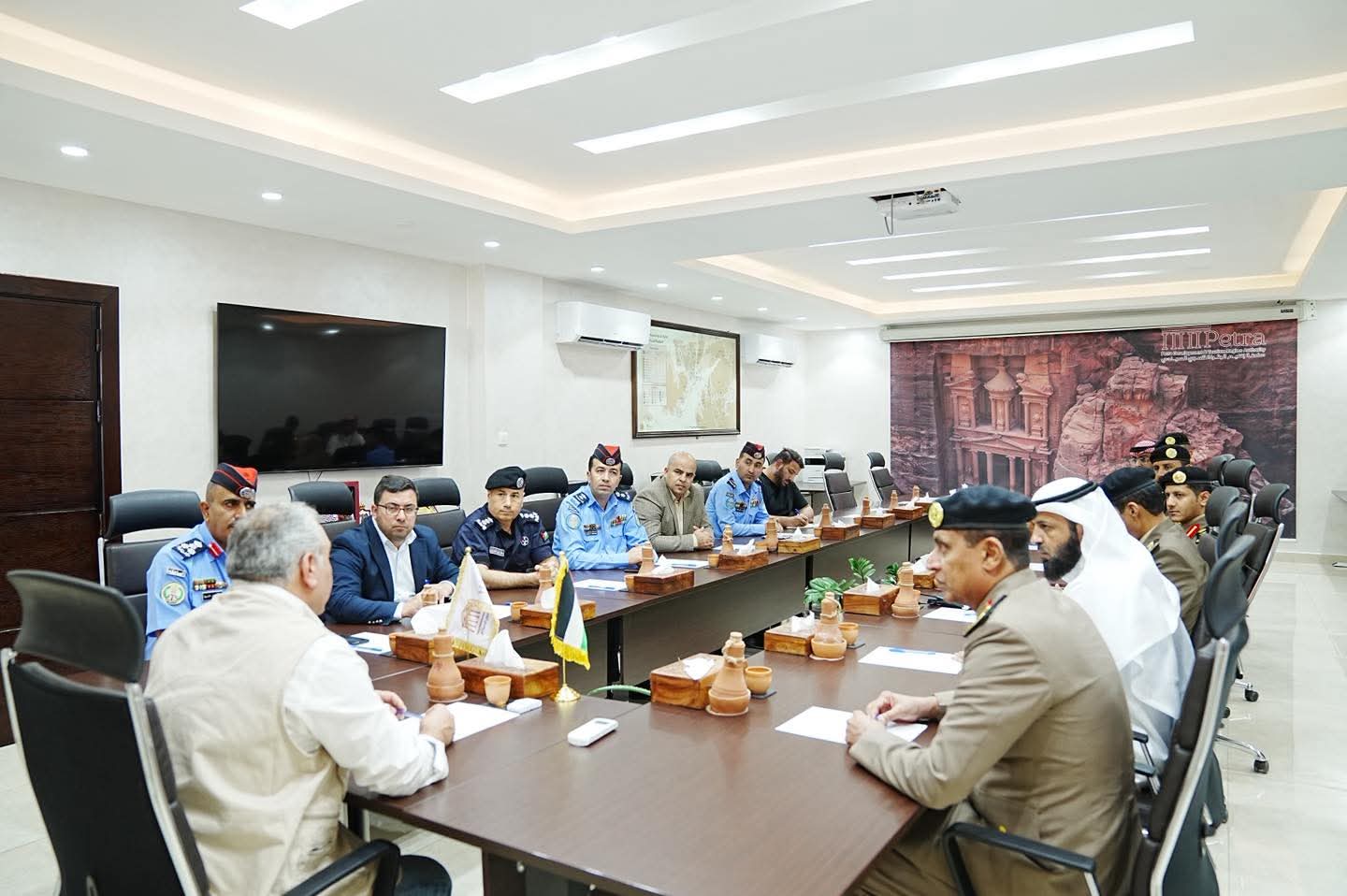 البريزات يلتقي وفداً من أجهزة الأمن السياحي من السعودية والكويت لبحث تعزيز التعاون السياحي والأمني