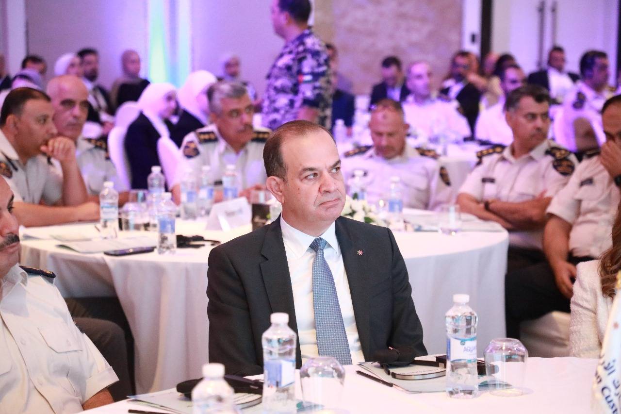 إطلاق بوابة التجارة والأداء اللوجستي