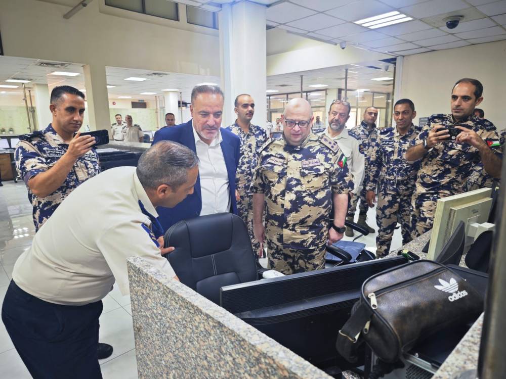 وزير المالية يقوم بزيارة تفقدية لمركز جمرك العقبة