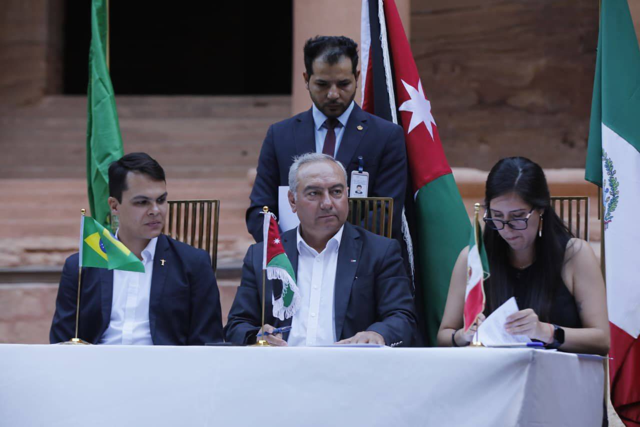 البترا تحتضن توقيع اتفاقيات تعاون دولية مع ريو دي جانيرو والمكسيك ضمن احتفالات يوم السياحة العالمي وقمة عجائب الدنيا السبع الجديدة 