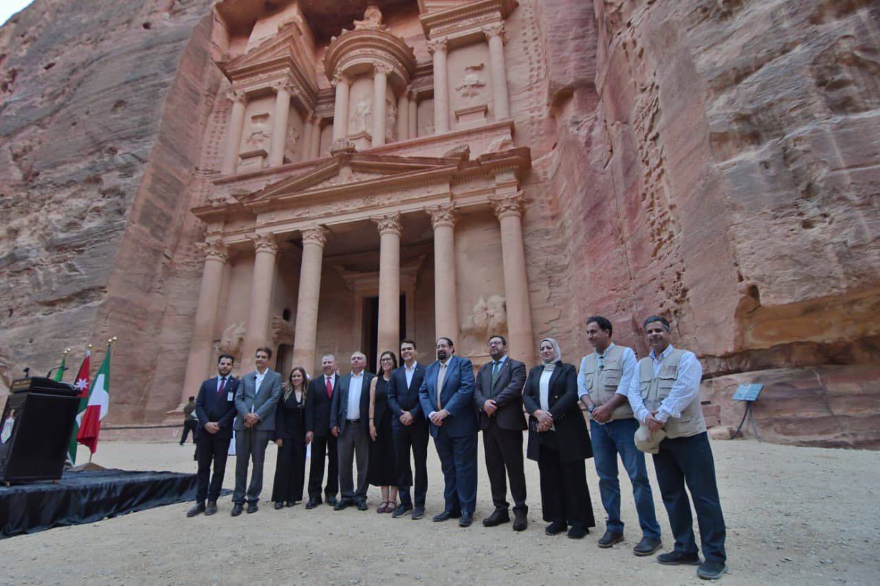 البترا تحتضن توقيع اتفاقيات تعاون دولية مع ريو دي جانيرو والمكسيك ضمن احتفالات يوم السياحة العالمي وقمة عجائب الدنيا السبع الجديدة 