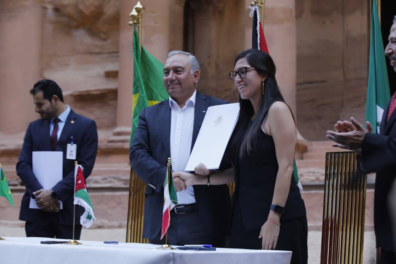 البترا تحتضن توقيع اتفاقيات تعاون دولية مع ريو دي جانيرو والمكسيك ضمن احتفالات يوم السياحة العالمي وقمة عجائب الدنيا السبع الجديدة 