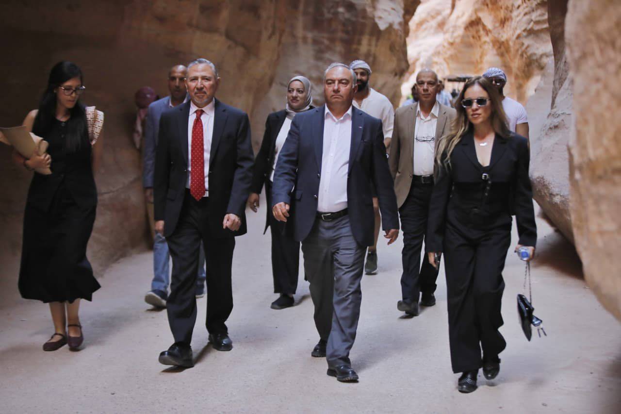 البترا تحتضن توقيع اتفاقيات تعاون دولية مع ريو دي جانيرو والمكسيك ضمن احتفالات يوم السياحة العالمي وقمة عجائب الدنيا السبع الجديدة 