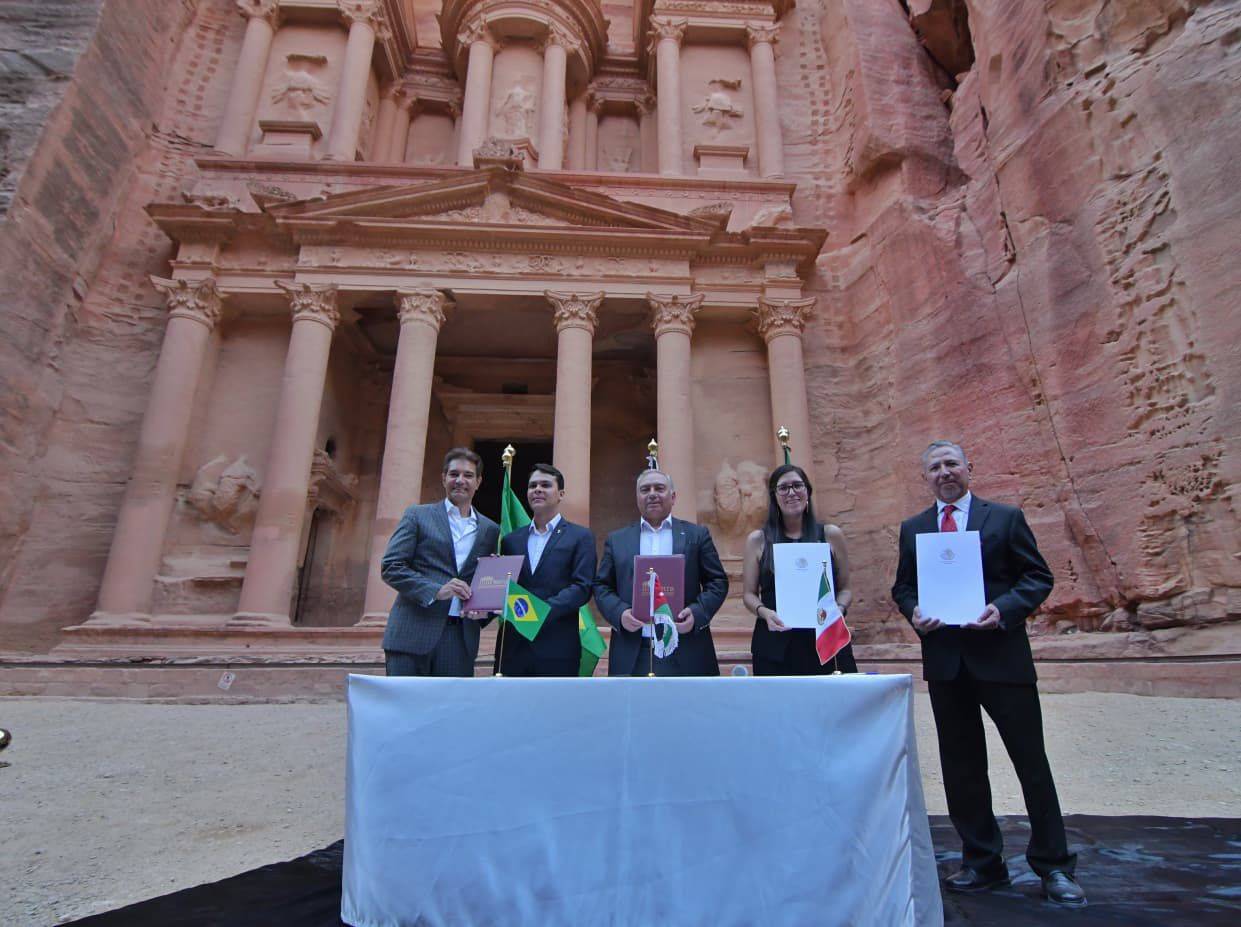 البترا تحتضن توقيع اتفاقيات تعاون دولية مع ريو دي جانيرو والمكسيك ضمن احتفالات يوم السياحة العالمي وقمة عجائب الدنيا السبع الجديدة 