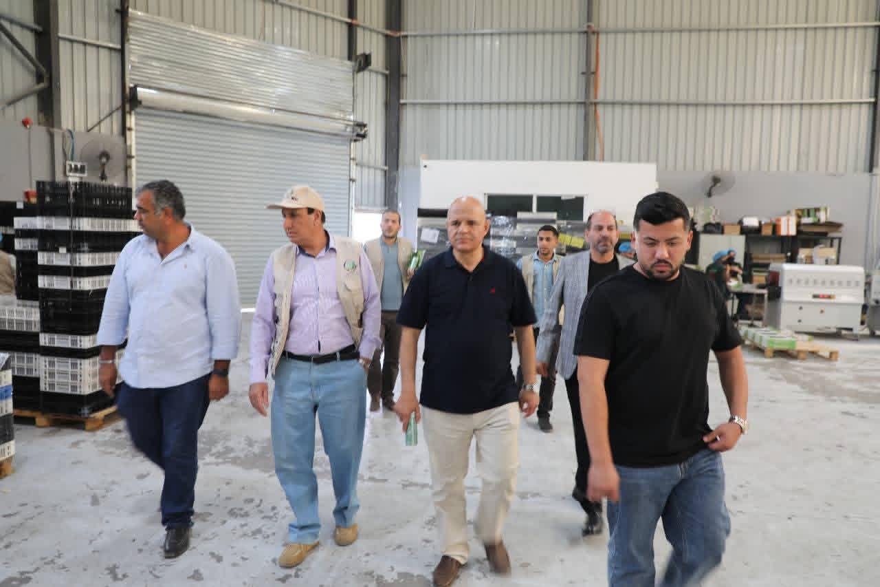 الرواشدة يطلع على تجربة القطاع الخاص في إنتاج وتعبئة وتغليف التمور