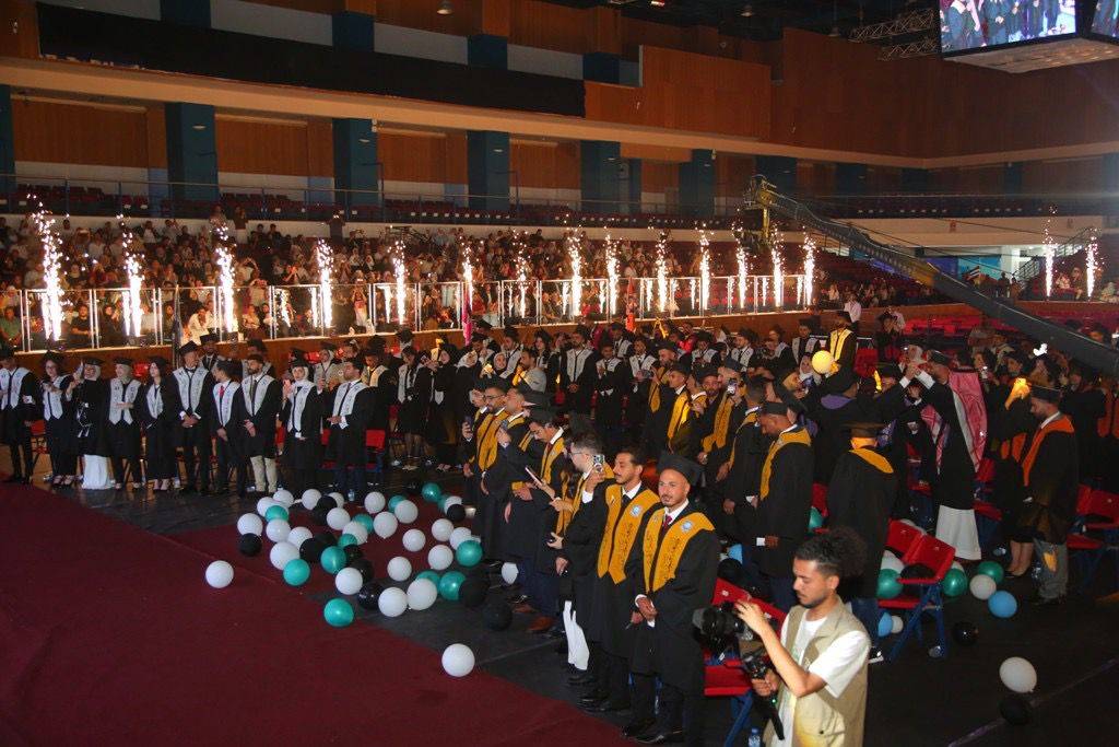 بالصور ... د. ماهر الحوراني يرعى اليوم الأول لإحتفال عمان الأهلية بتخريج طلبتها للفصل الصيفي من الفوج 32