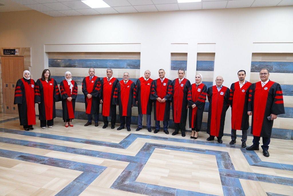 بالصور ... د. ماهر الحوراني يرعى اليوم الأول لإحتفال عمان الأهلية بتخريج طلبتها للفصل الصيفي من الفوج 32