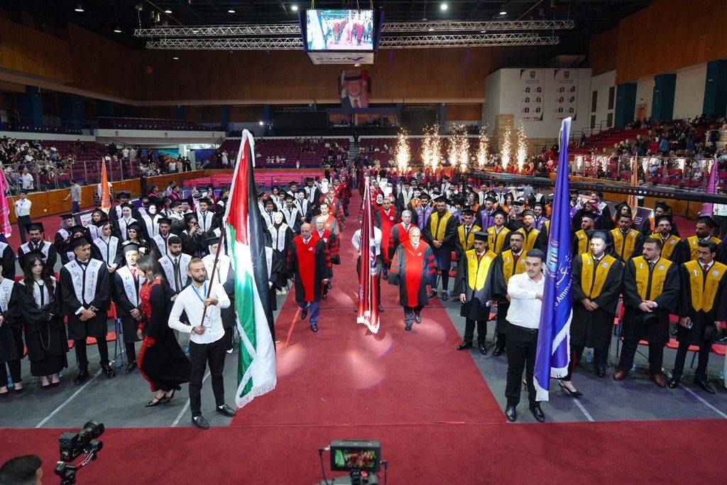 بالصور ... د. ماهر الحوراني يرعى اليوم الأول لإحتفال عمان الأهلية بتخريج طلبتها للفصل الصيفي من الفوج 32