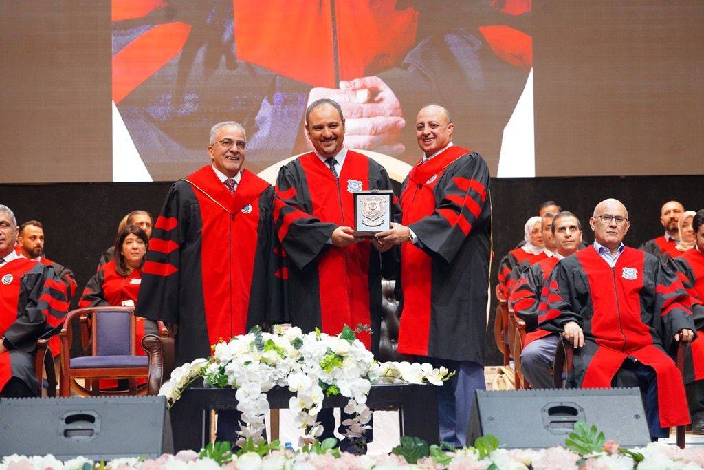 بالصور ... د. ماهر الحوراني يرعى اليوم الأول لإحتفال عمان الأهلية بتخريج طلبتها للفصل الصيفي من الفوج 32