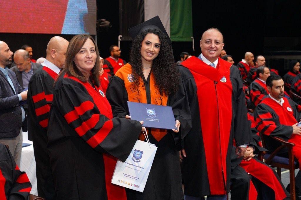 بالصور ... د. ماهر الحوراني يرعى اليوم الأول لإحتفال عمان الأهلية بتخريج طلبتها للفصل الصيفي من الفوج 32