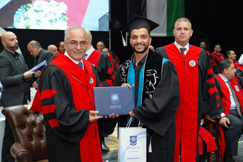 بالصور .. أ.د.حمدان يرعى احتفال عمان الاهلية لليوم الثاني بتخريج طلبة الفصل الصيفي من الفوج 32