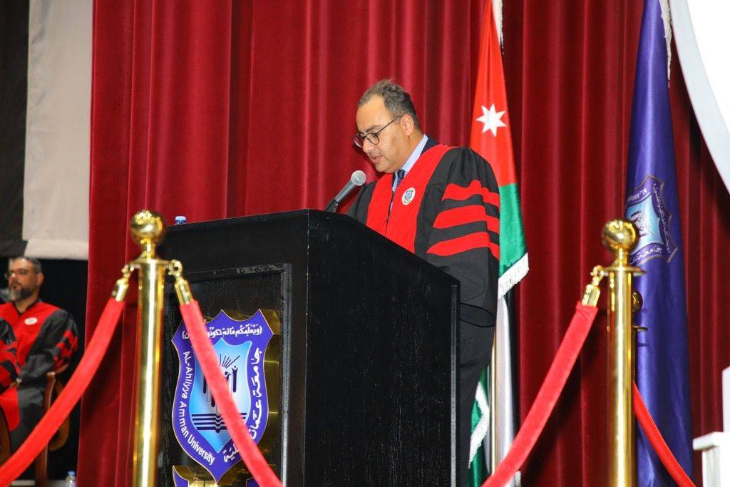 بالصور .. أ.د.حمدان يرعى احتفال عمان الاهلية لليوم الثاني بتخريج طلبة الفصل الصيفي من الفوج 32