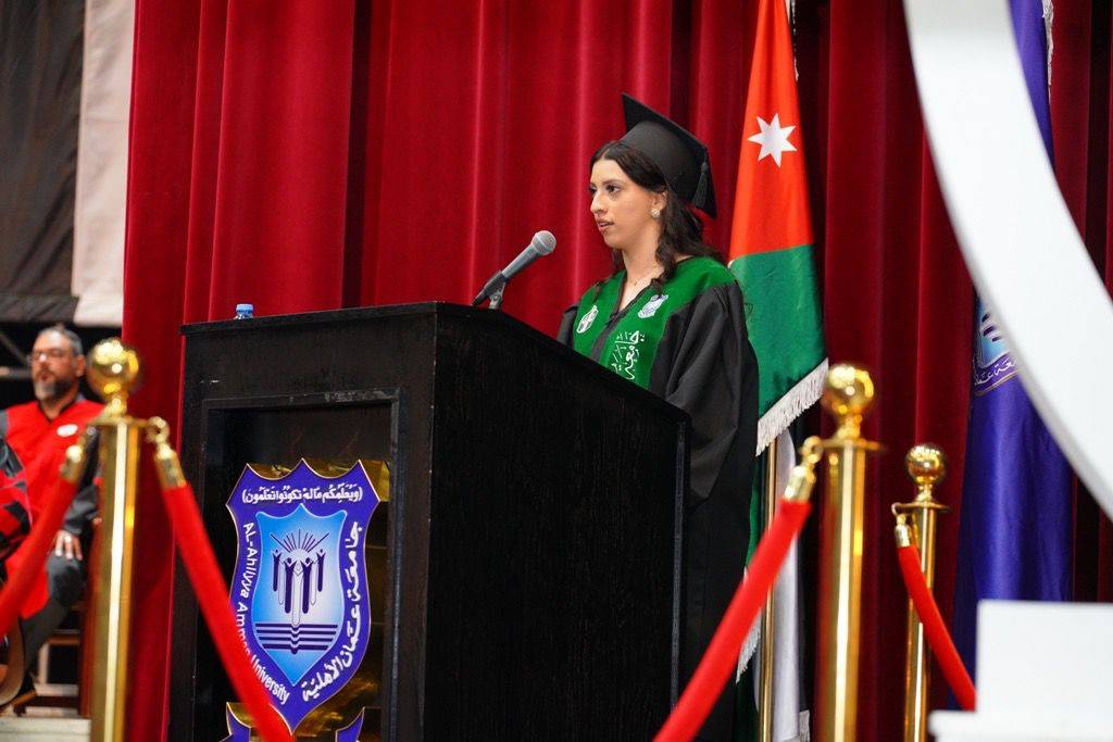 بالصور .. أ.د.حمدان يرعى احتفال عمان الاهلية لليوم الثاني بتخريج طلبة الفصل الصيفي من الفوج 32