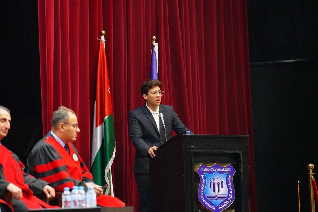 بالصور .. أ.د.حمدان يرعى احتفال عمان الاهلية لليوم الثاني بتخريج طلبة الفصل الصيفي من الفوج 32