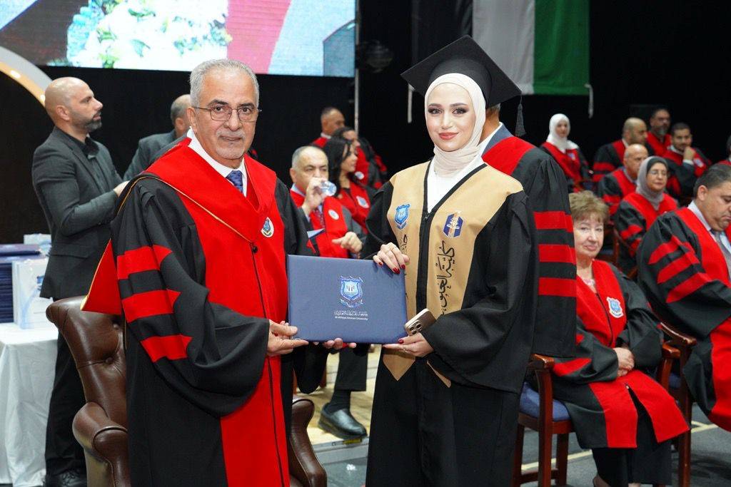 بالصور .. أ.د.حمدان يرعى احتفال عمان الاهلية لليوم الثاني بتخريج طلبة الفصل الصيفي من الفوج 32