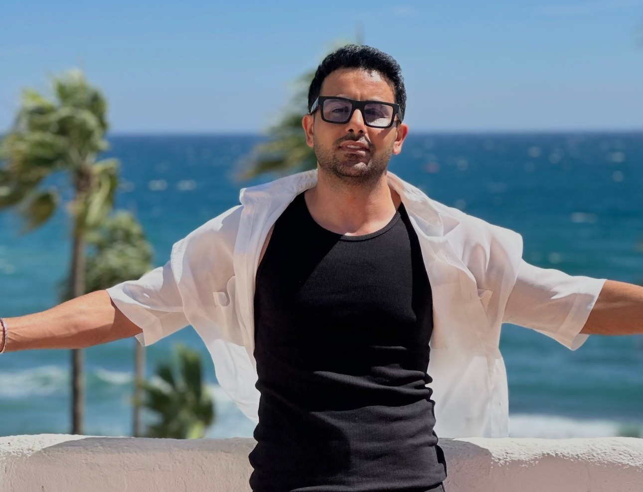 فؤاد عبد الواحد بين كلمات ضيّ وألحان سهم في عمله الجديد وينك