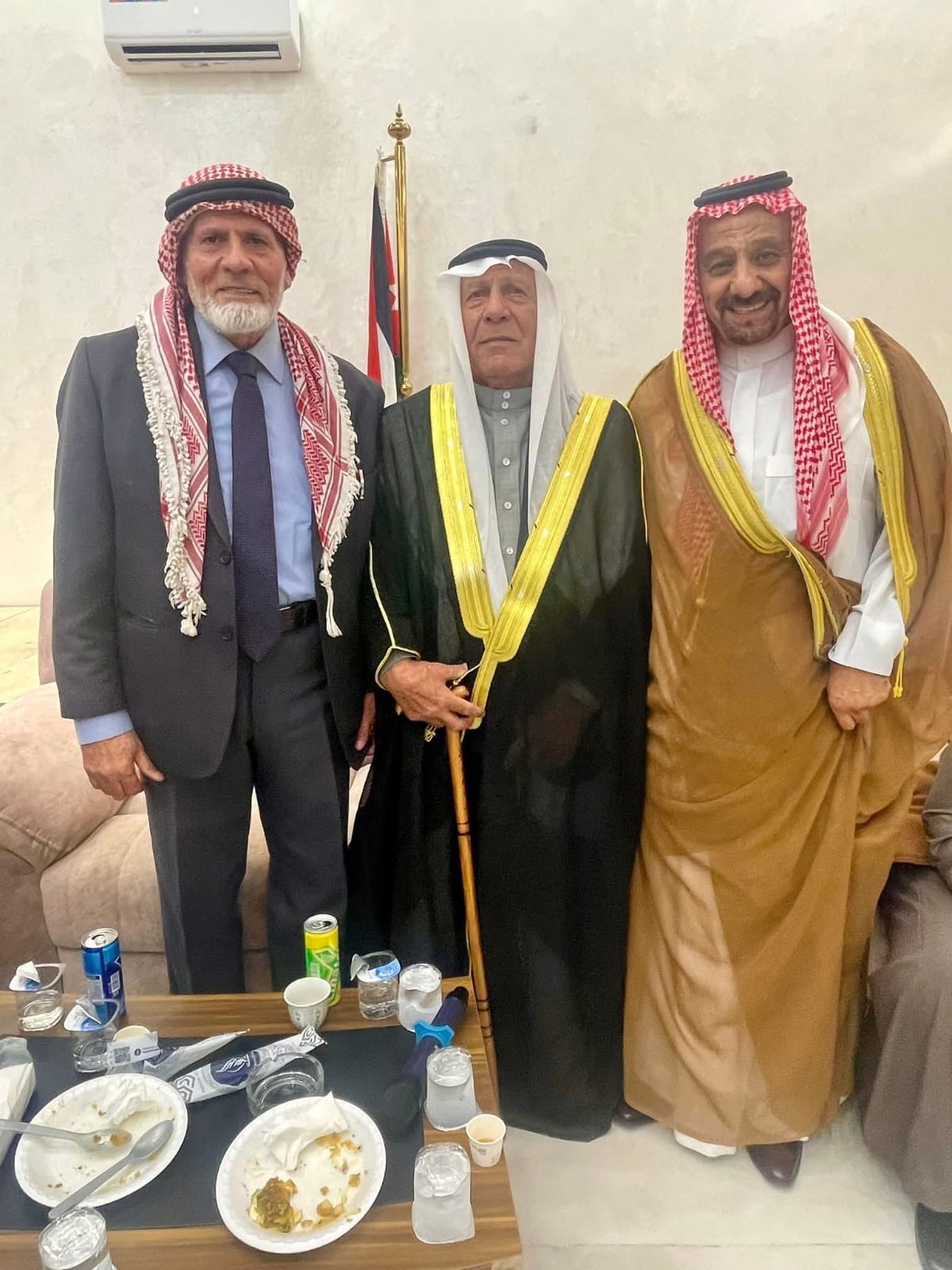 الازايدة/الحلايبة ..... و العقاربه..  نسايب