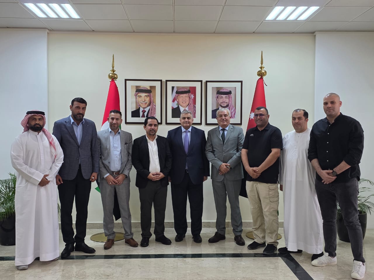 رئيس الجمعية الأردنية في أبوظبي يهنئ السفير ماجد القطارنة بتسلّم مهامه