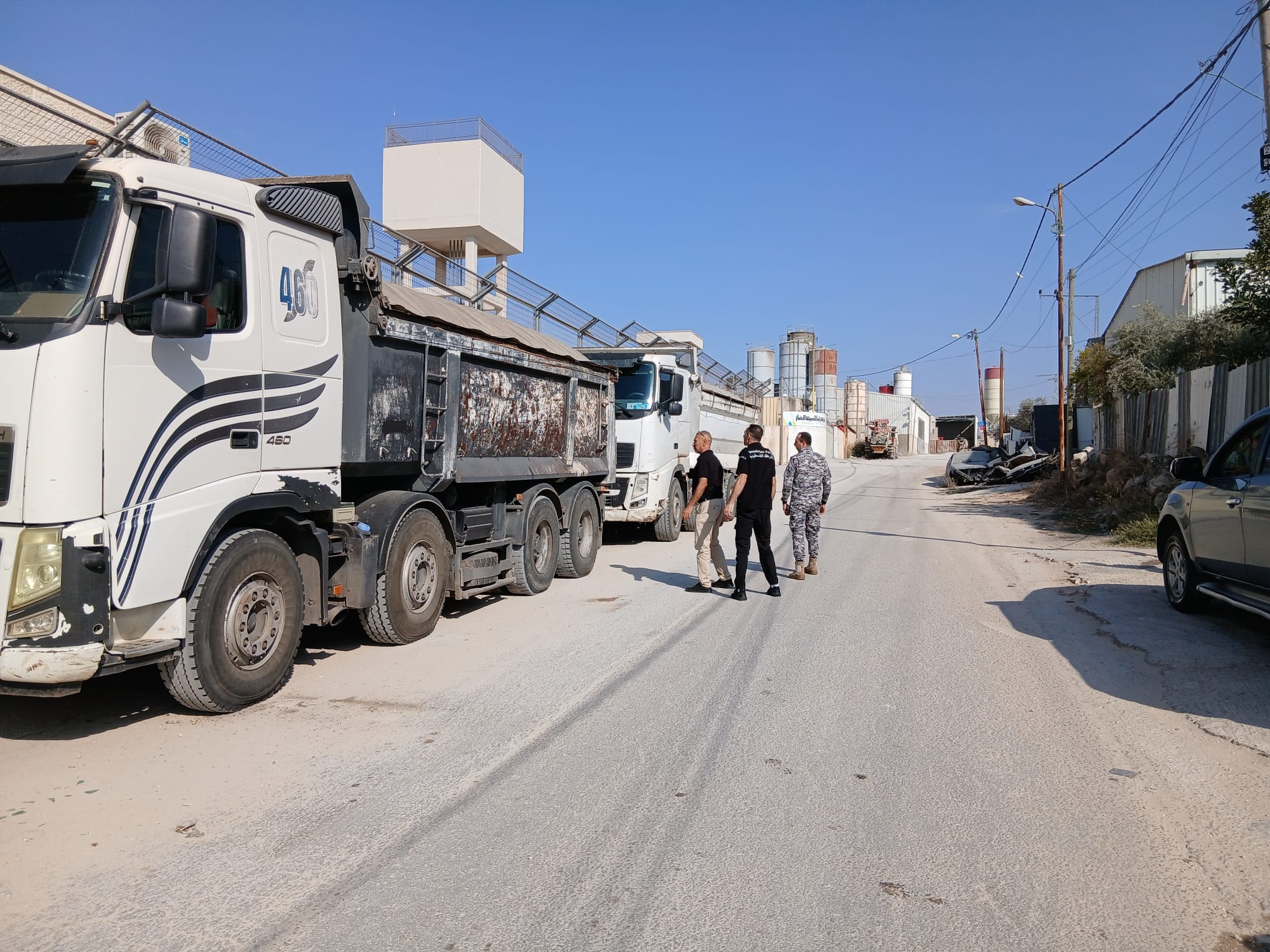 سلطة جودة البيئة تضبط شاحنتين إسرائيليتين محملتين بمخلفات ملوثة في محافظة قلقيلية