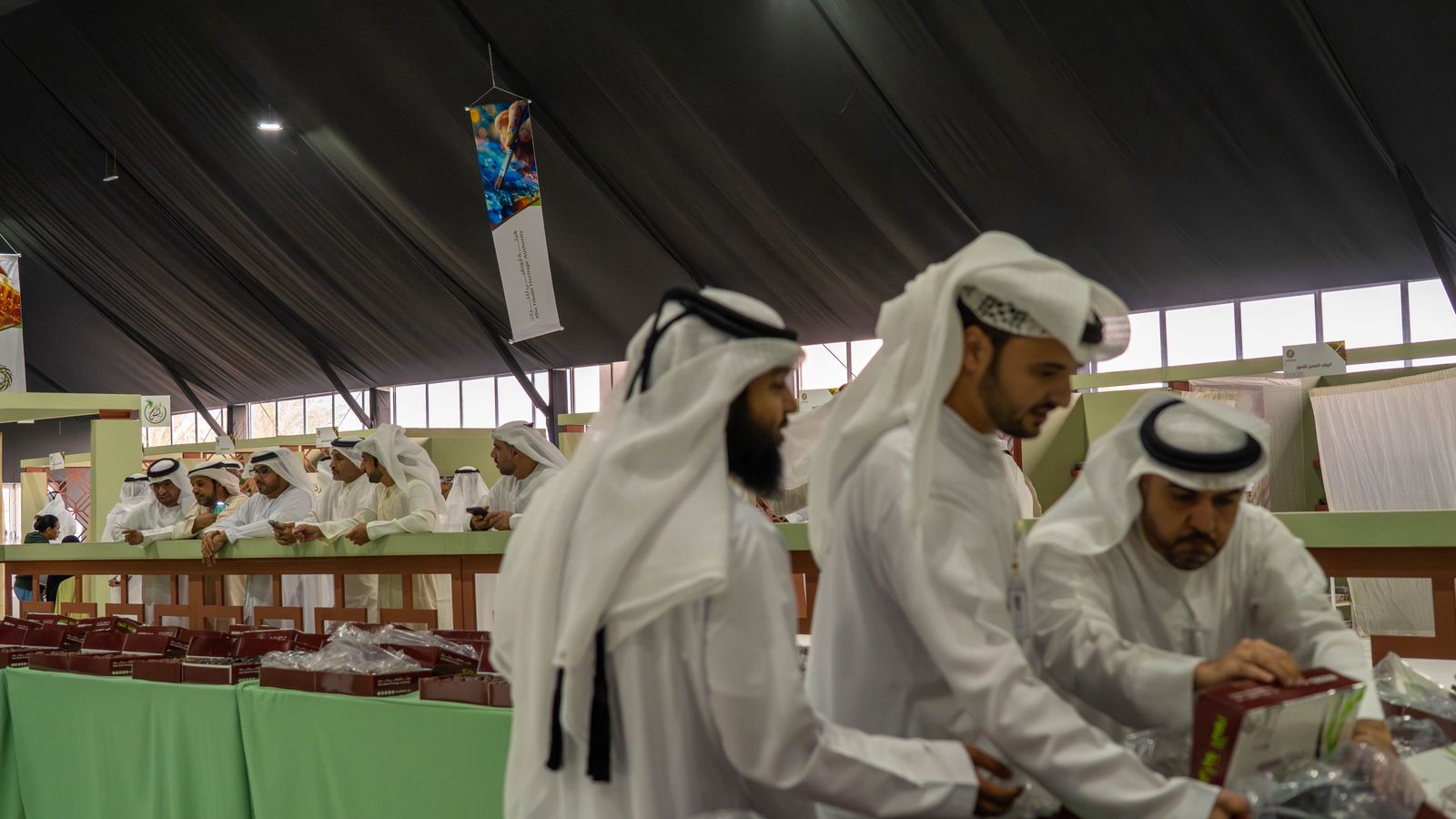 برعاية حمدان بن زايد.. انطلاق الدورة الرابعة من مهرجان ومزاد الظفرة للتمور