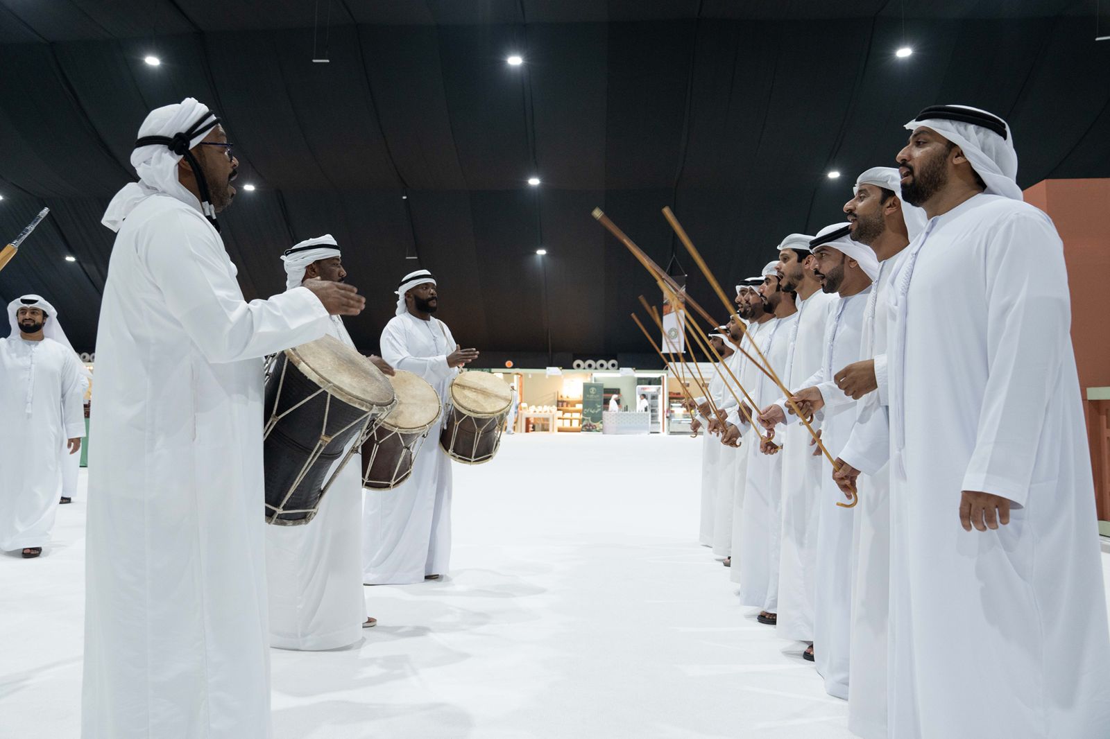 الفنون الشعبية في «الظفرة للتمور» تجسّد الثراء الحضاري والفني للإمارات