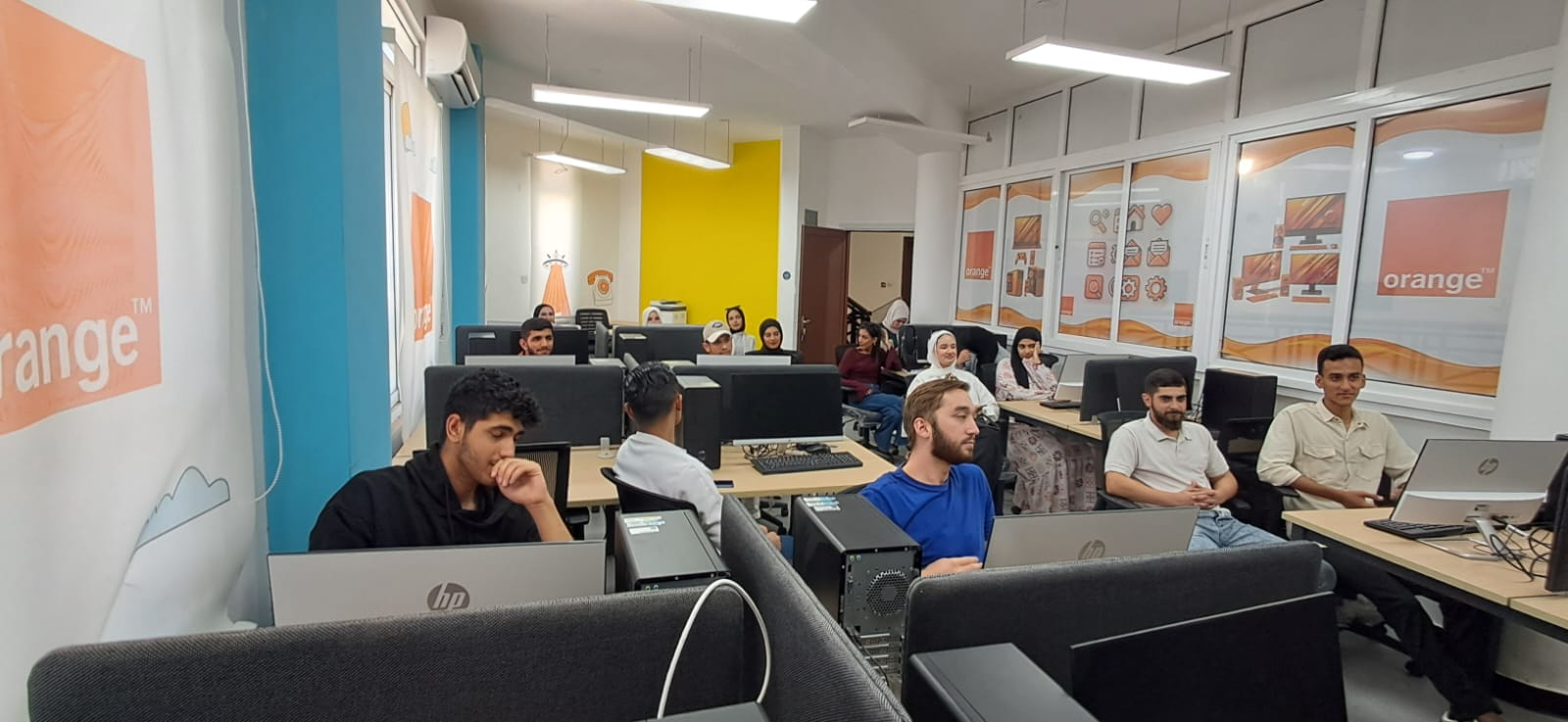 مركز شباب وشابات الزرقاء النموذجي يطلق دورة في المهارات الحياتية والرقمية