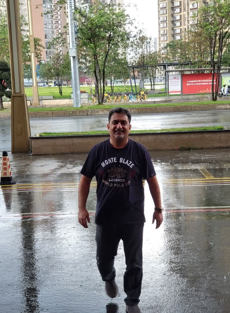  الدكتور عيسى الصرايرة... الطبيب الإنسان الذي يزرع الثقة قبل العلاج