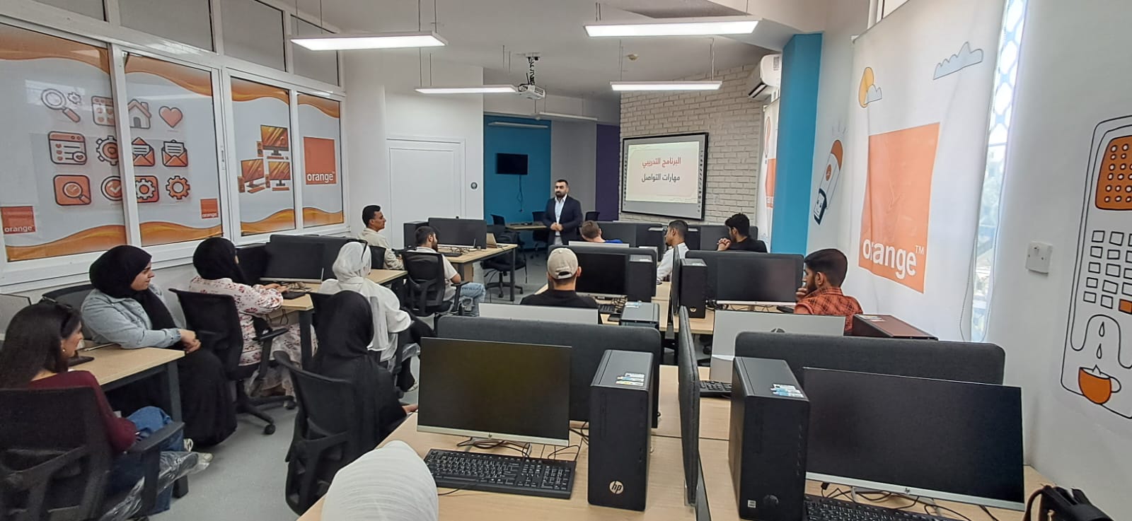 مركز شباب وشابات الزرقاء النموذجي يطلق دورة في المهارات الحياتية والرقمية