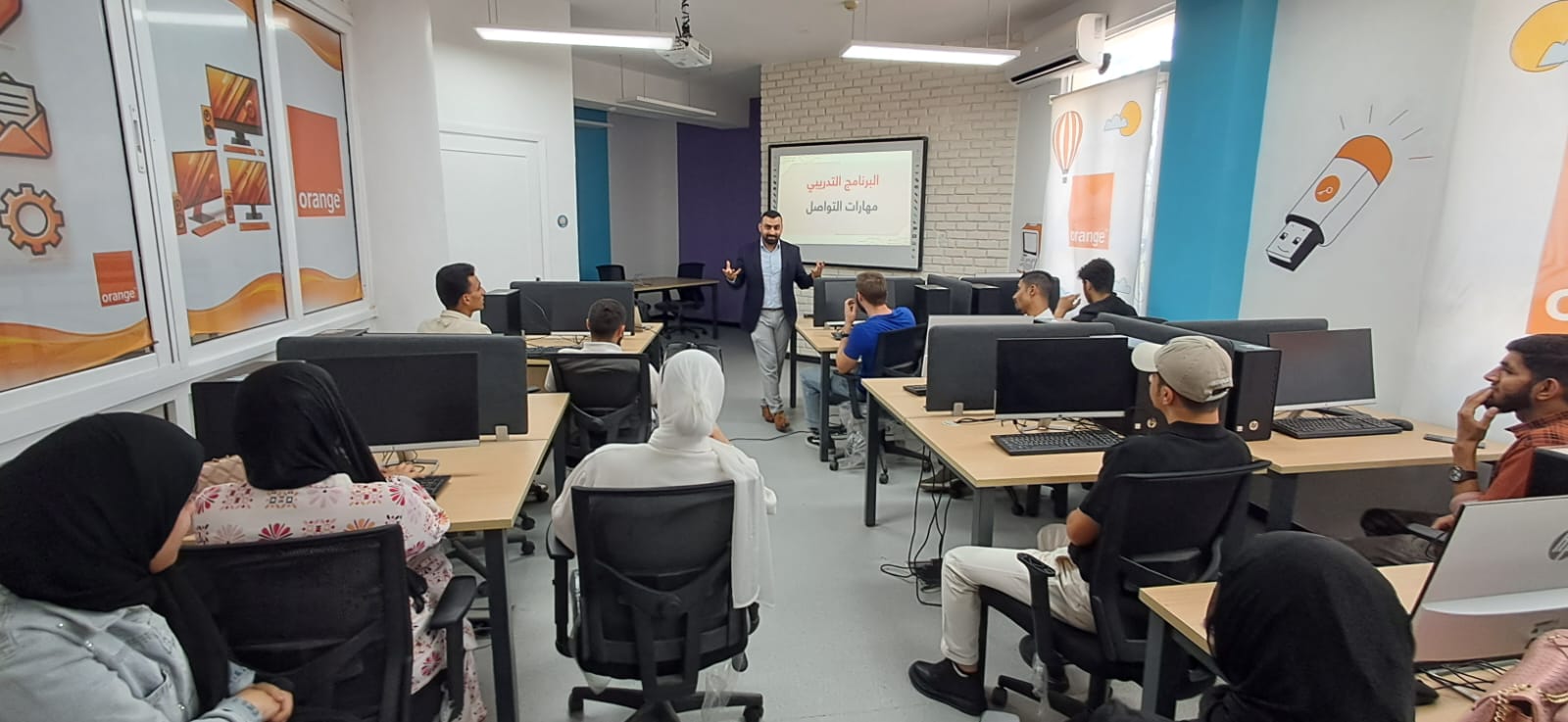 مركز شباب وشابات الزرقاء النموذجي يطلق دورة في المهارات الحياتية والرقمية