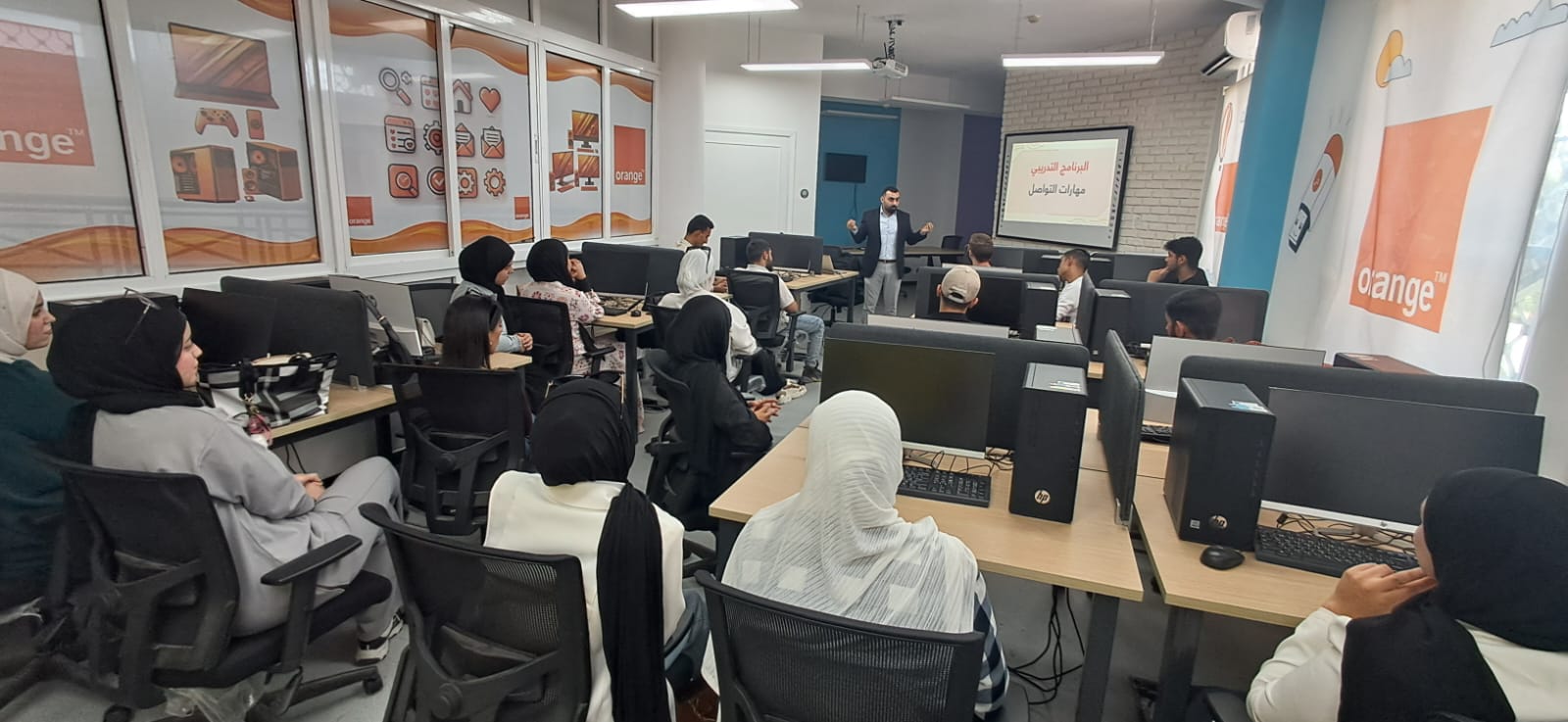 مركز شباب وشابات الزرقاء النموذجي يطلق دورة في المهارات الحياتية والرقمية