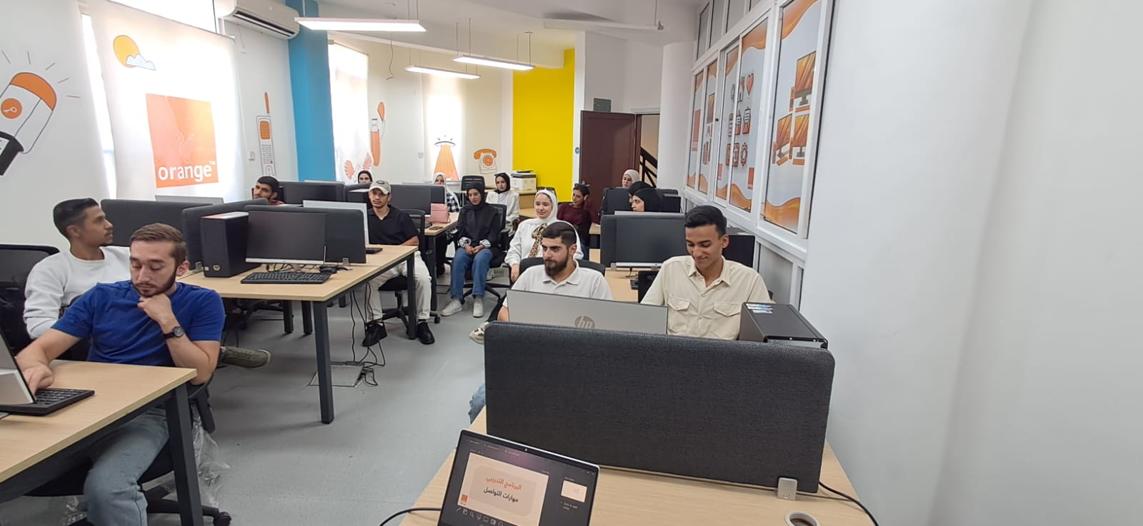 مركز شباب وشابات الزرقاء النموذجي يطلق دورة في المهارات الحياتية والرقمية