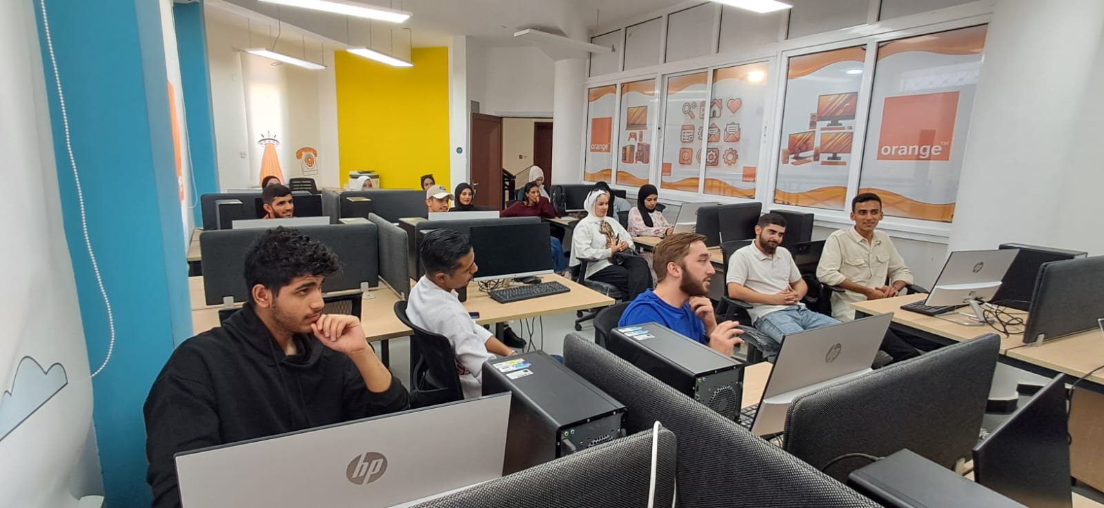 مركز شباب وشابات الزرقاء النموذجي يطلق دورة في المهارات الحياتية والرقمية