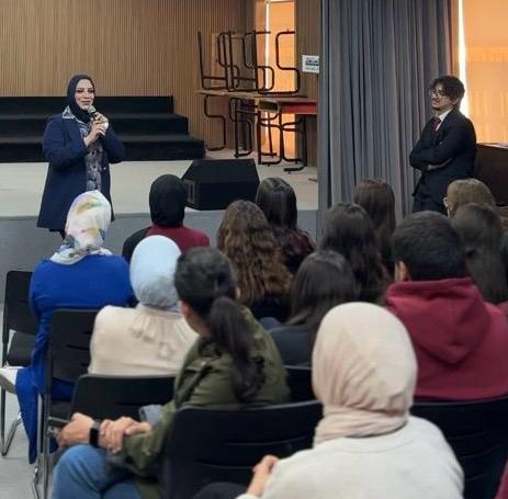 البرنامج الوطني لتمكين الشباب – رؤية 2025–2030 ينفّذ ورشة “التمكين الذاتي في مدارس المنهل العالمية”