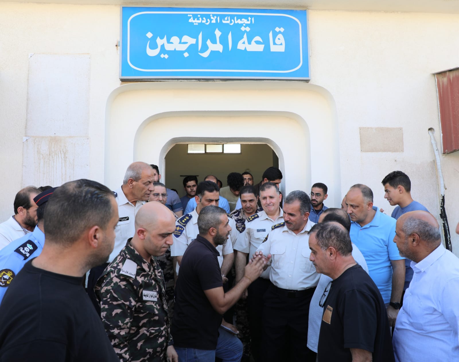 الجمارك: جاهزية وتنسيق بدرجة عالية للتعامل مع حركة التخليص على المركبات 