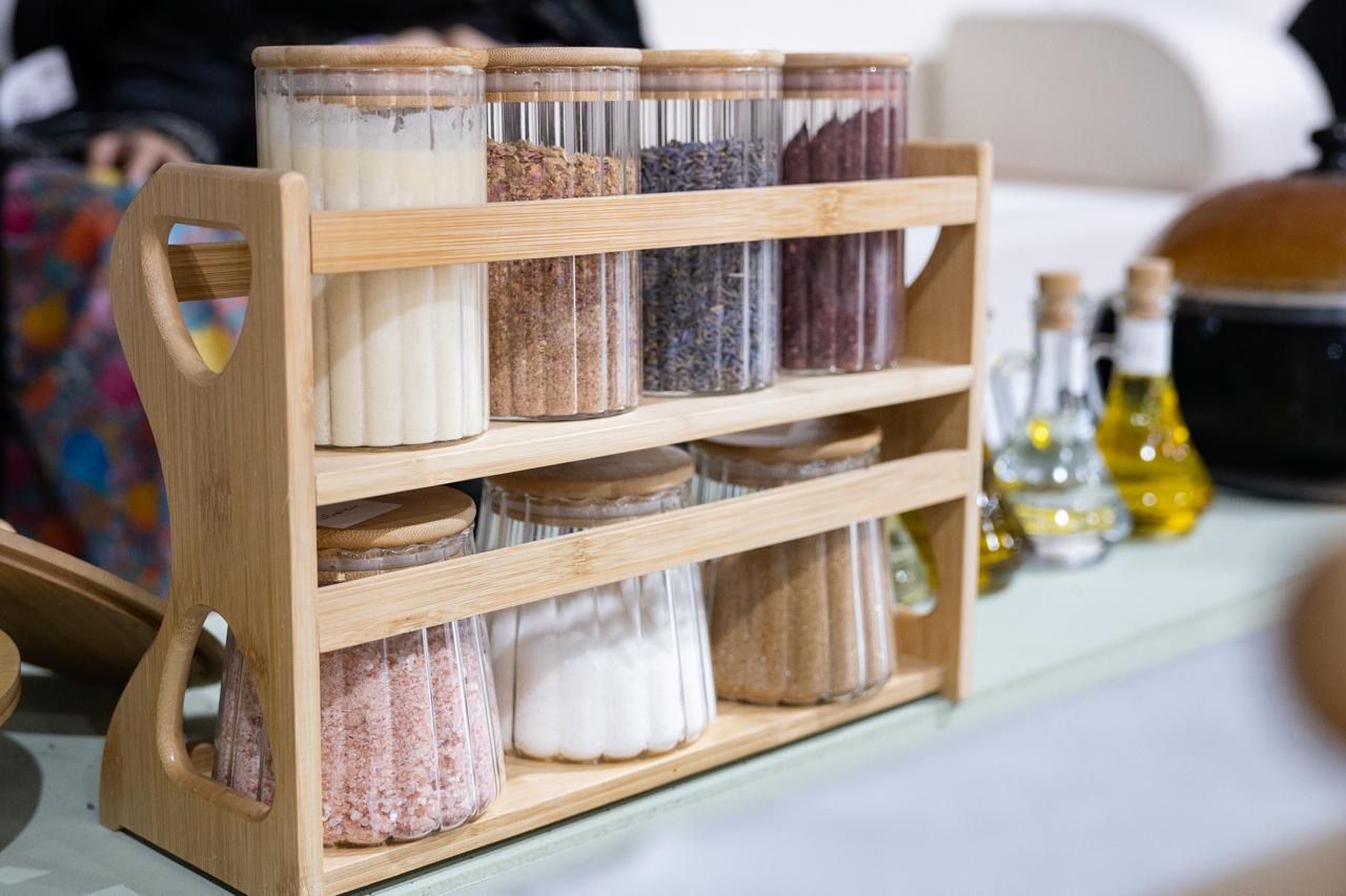 منتجات مبتكرة من نواة التمر في «الظفرة للتمور» تجمع بين التراث والاستدامة