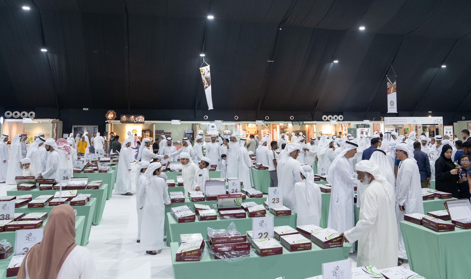 الظفرة للتمور .. مبيعات تجاوزت مليون درهم و40 ألف زائر خلال 5 أيام