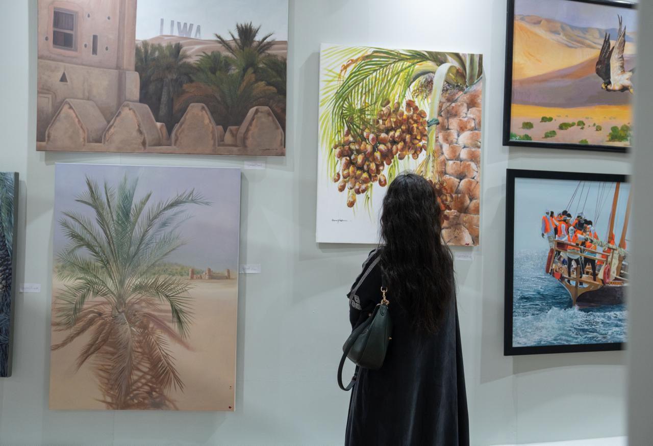 الأصالة والجمال يلتقيان في معرض الرسم والتصوير بمهرجان الظفرة للتمور