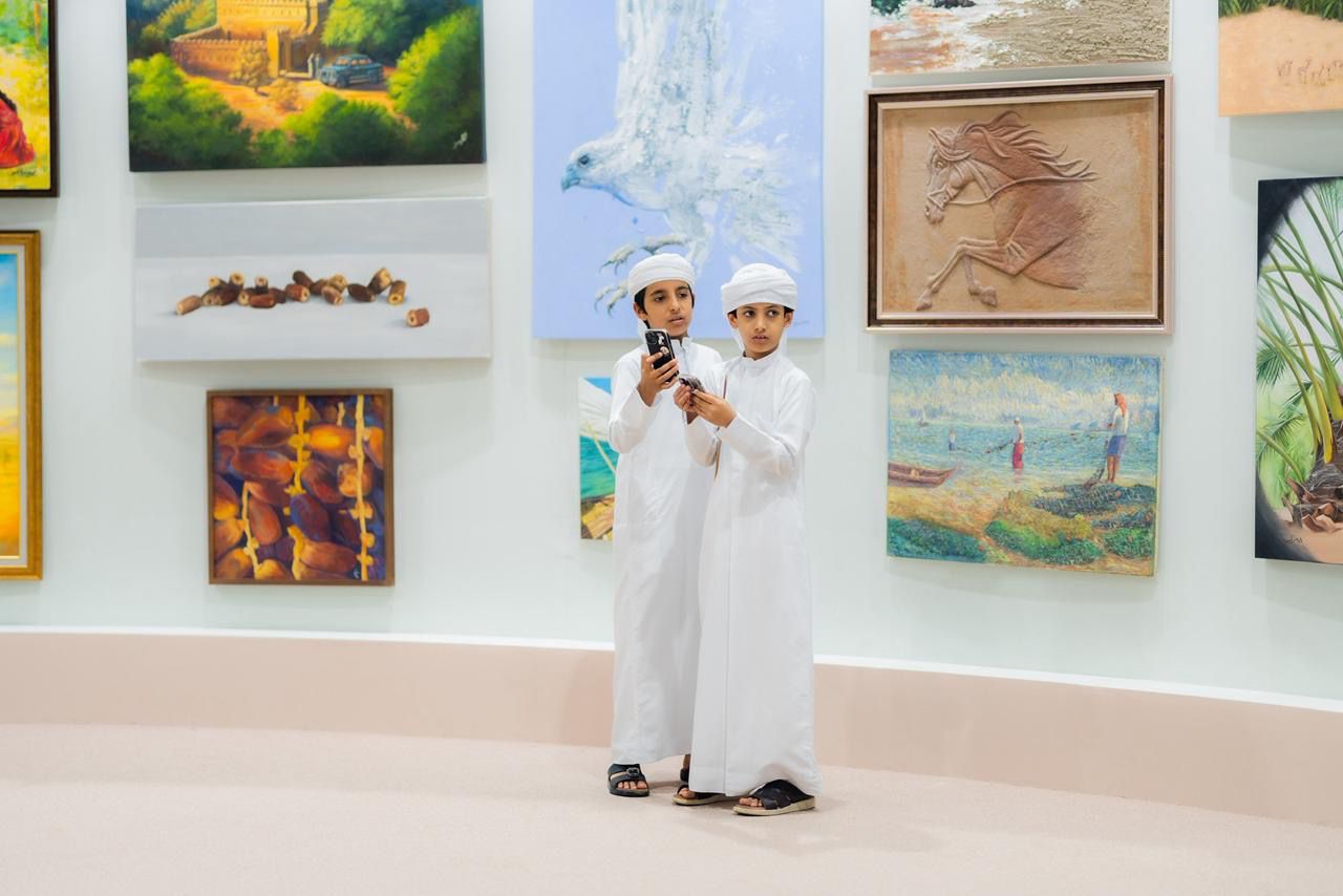 الأصالة والجمال يلتقيان في معرض الرسم والتصوير بمهرجان الظفرة للتمور