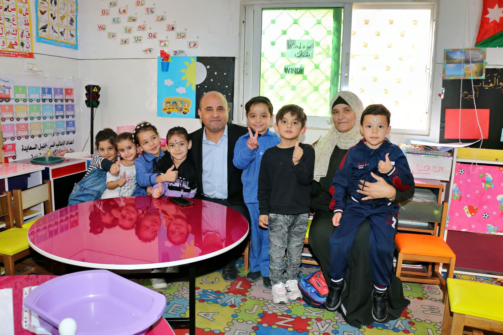 الحباشنة يتفقد عدداً من مدارس تربية معان ويشارك الطلبة في فعاليات تربوية وميدانية