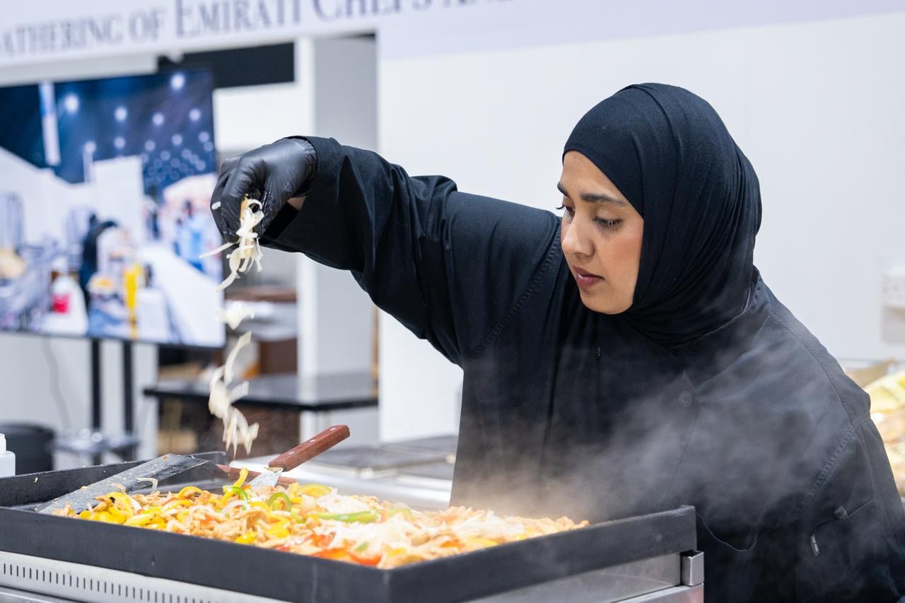 بمشاركة نخبة من الطهاة المحليين.. عروض طهي حيّة في «الظفرة للتمور» تعكس الموروث الإماراتي