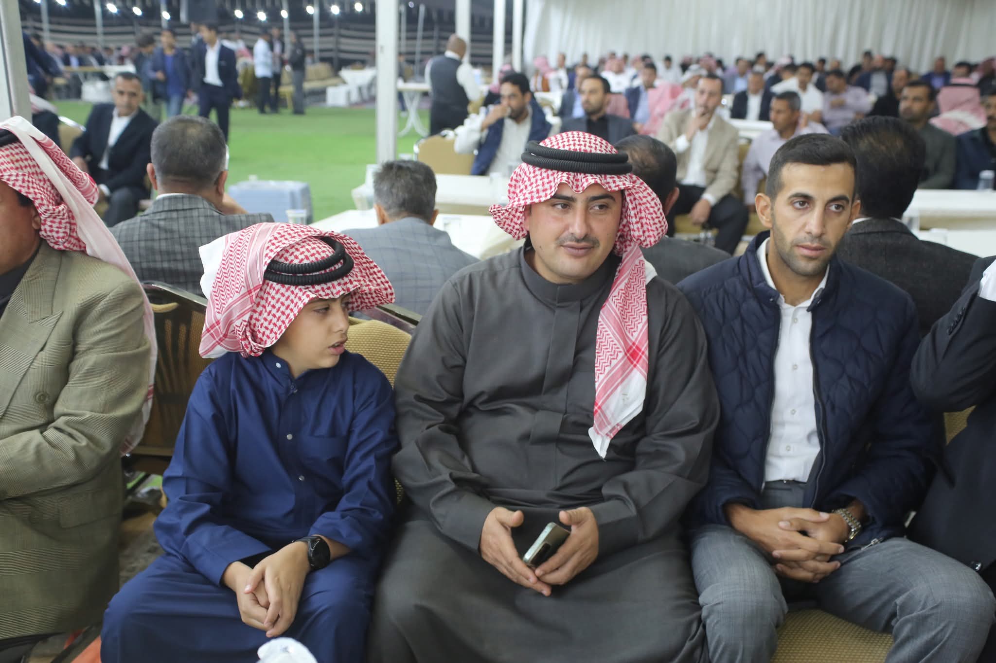 العقيد صخر صالح منصور الزبن يقيم مأدبة عشاء بمناسبة زفاف شقيقه المهندس زبن