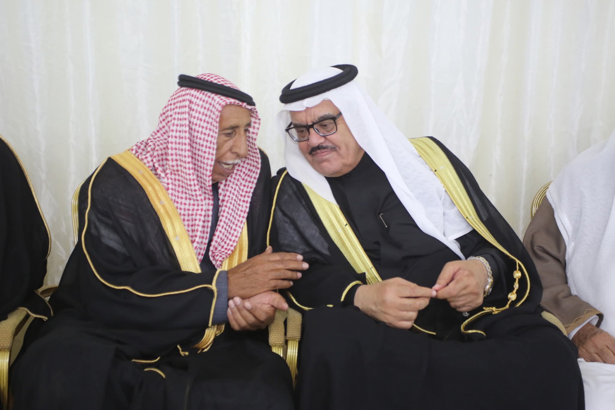 العقيد صخر صالح منصور الزبن يقيم مأدبة عشاء بمناسبة زفاف شقيقه المهندس زبن