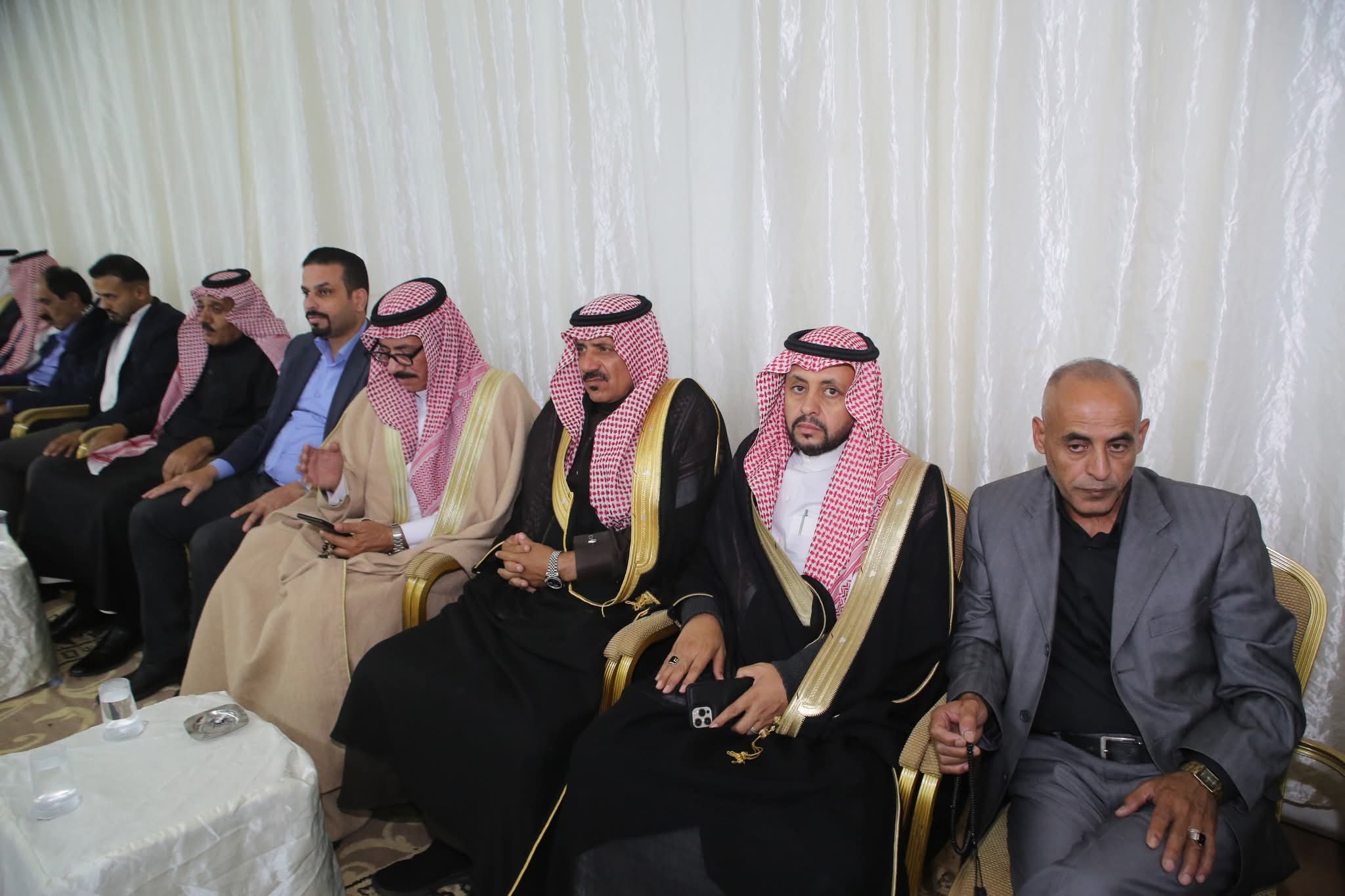 العقيد صخر صالح منصور الزبن يقيم مأدبة عشاء بمناسبة زفاف شقيقه المهندس زبن