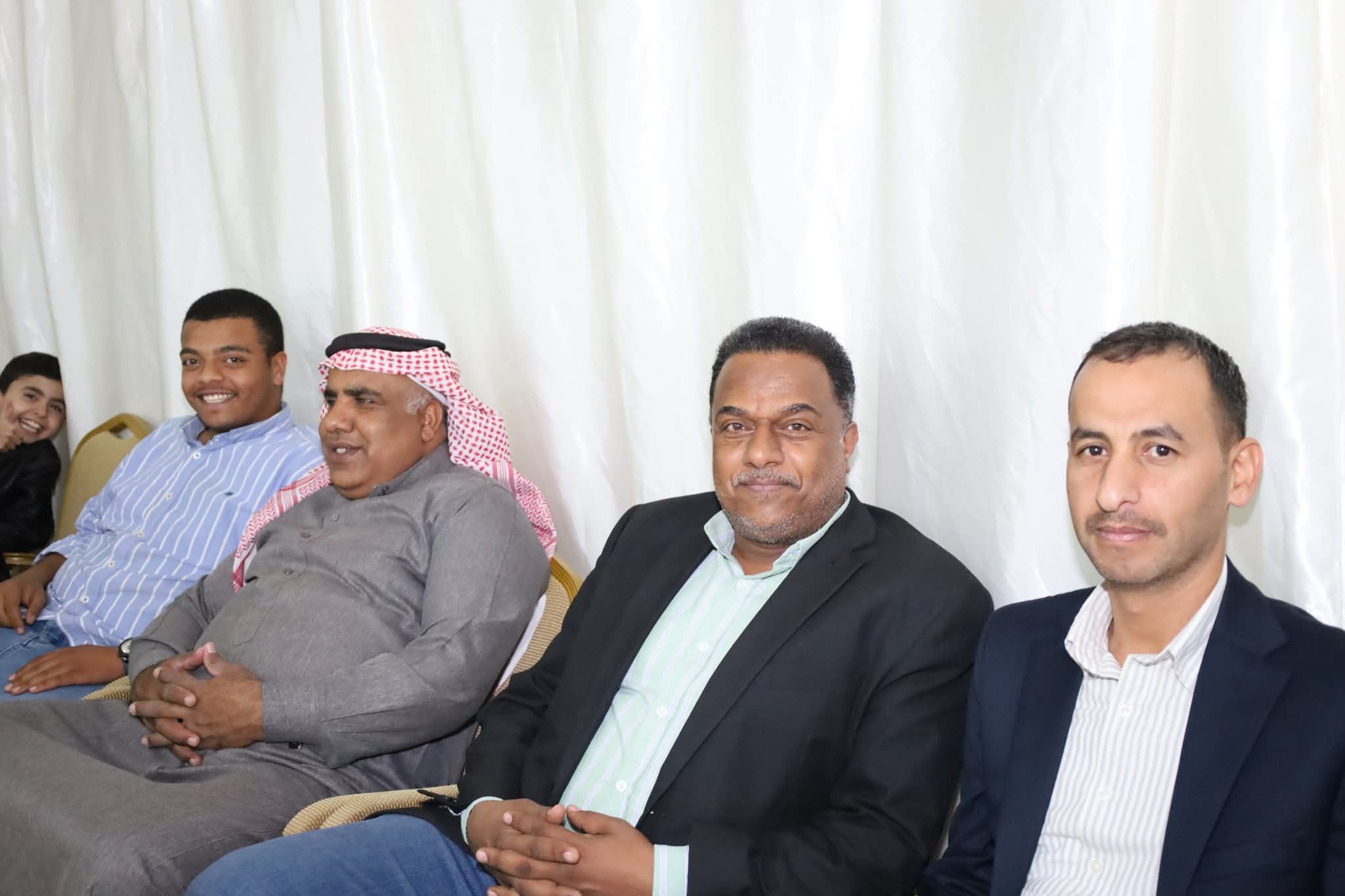 العقيد صخر صالح منصور الزبن يقيم مأدبة عشاء بمناسبة زفاف شقيقه المهندس زبن