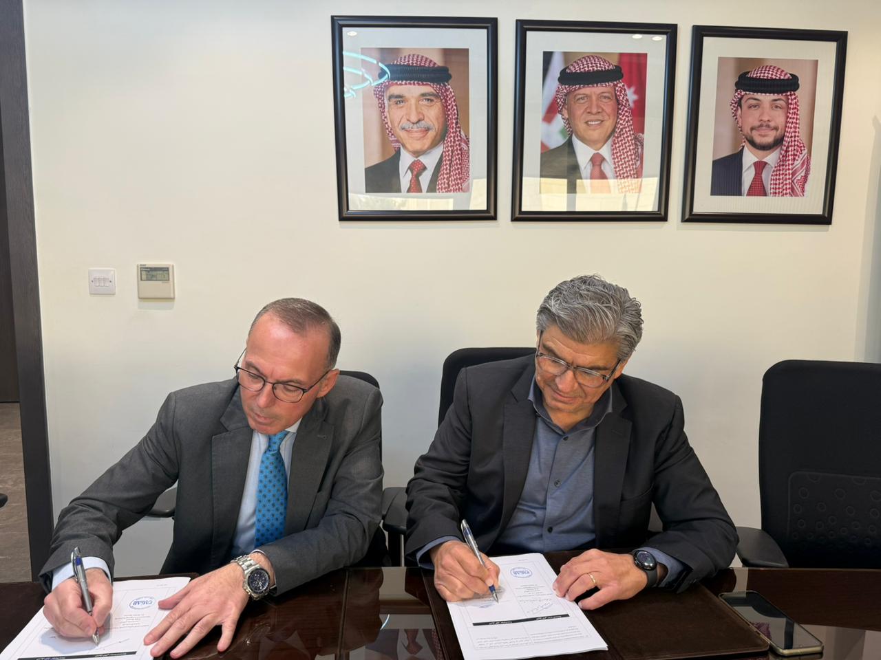 اتفاقية بين مجمع الملك الحسين للأعمال ومجموعة مختبرات PMLAB الطبية الدقيقة لافتتاح  فرع للمختبر داخل المجمع