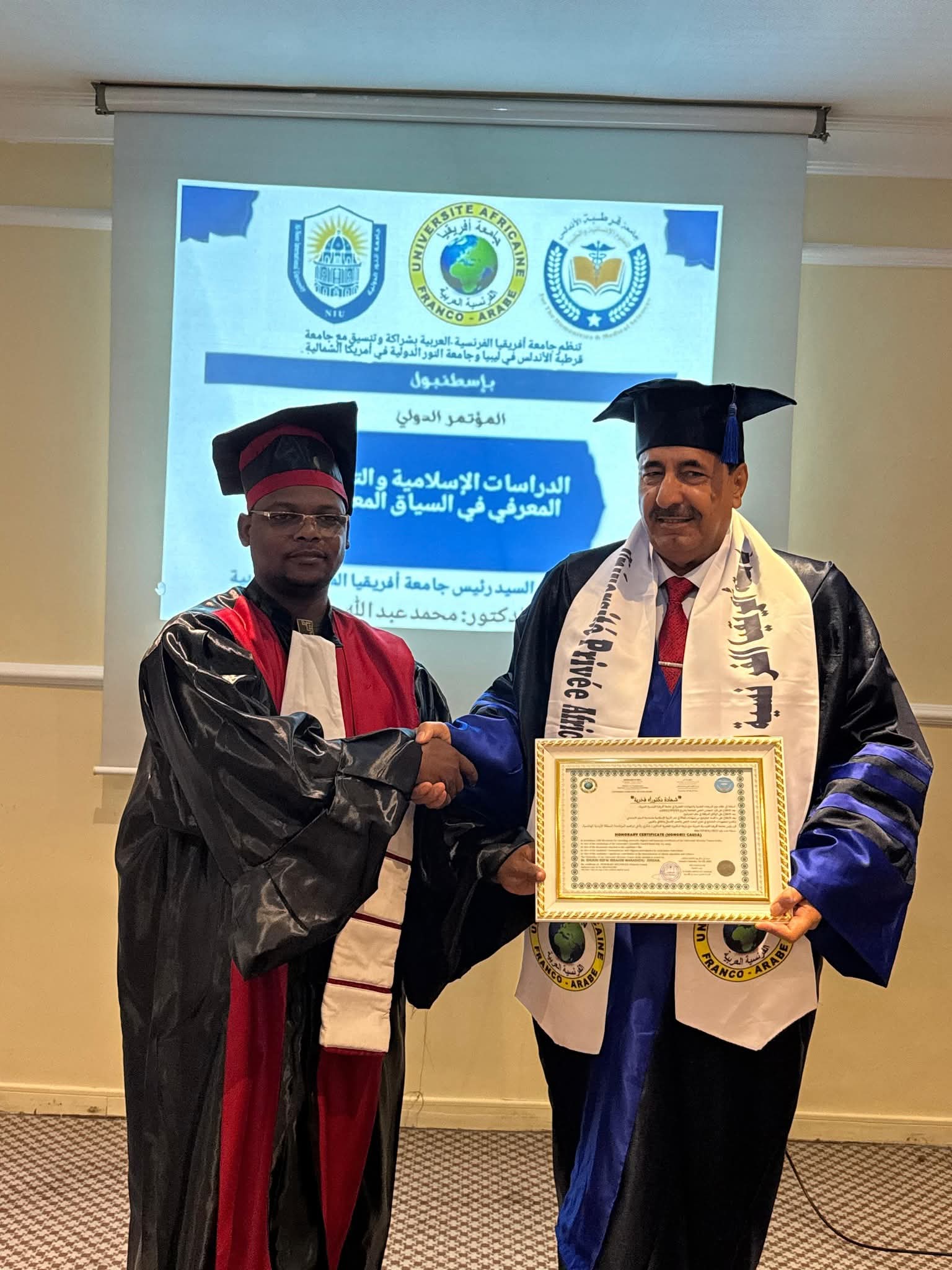 الدكتور شكري المراشدة يُمنح شهادة الدكتوراه الفخرية خلال المؤتمر الدولي بإسطنبول