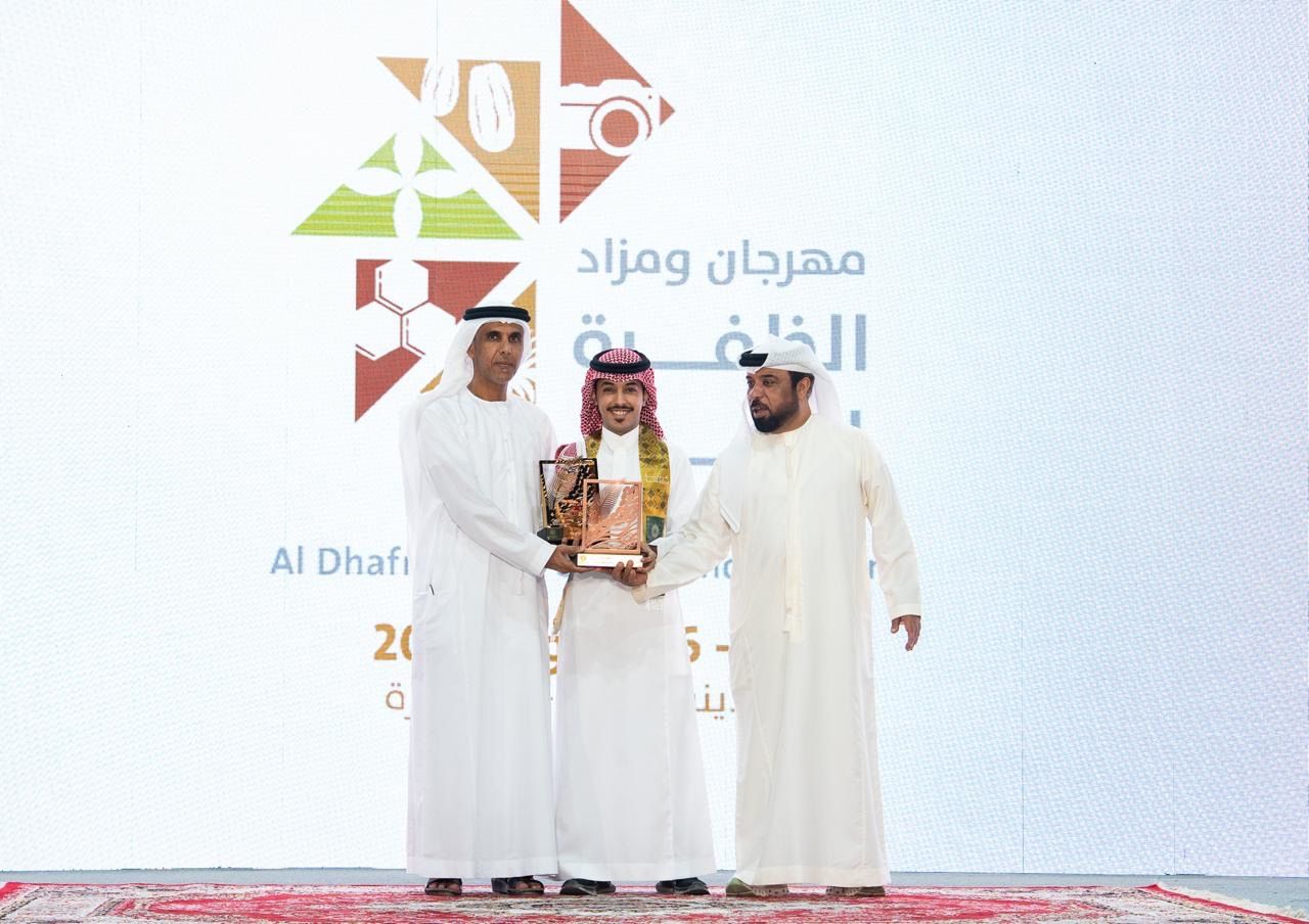 الظفرة للتمور يتوّج الفائزين في مسابقات الفرض والعسل